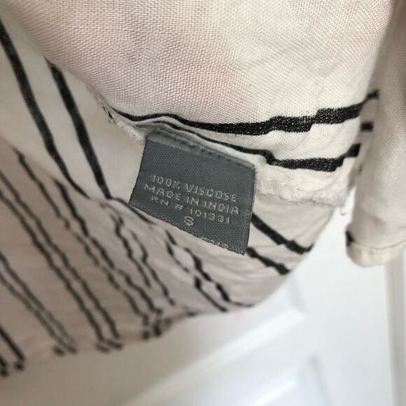 Charlotte Russe Women's Button Up Shirt Cold Shoulder Long Sleeve‎ Striped Small - Picture 6 of 9